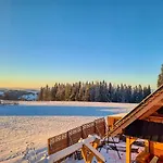 W Zebie Z Jacuzzi W Cenie Na Wylacznosc 度假居