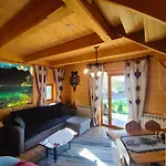 W Zebie Z Jacuzzi W Cenie Na Wylacznosc 度假居 扎布
