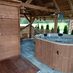 W Zebie Z Jacuzzi W Cenie Na Wylacznosc 度假居